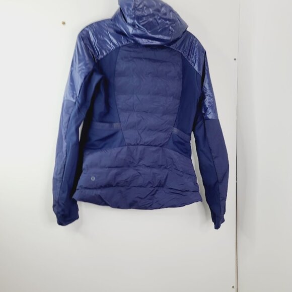 Lululemon Women's Navy Down For It All Run Winter Puffer Jacket Size 8 - Picture 3 of 8